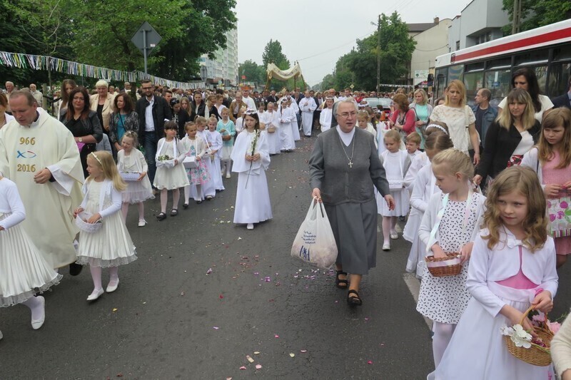 Zdjęcie 62: Święto Bożego Ciała na ulicach Piotrkowa Trybunalskiego [GALERIA]