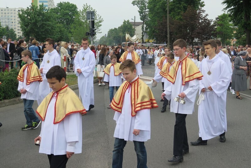 Zdjęcie 67: Święto Bożego Ciała na ulicach Piotrkowa Trybunalskiego [GALERIA]