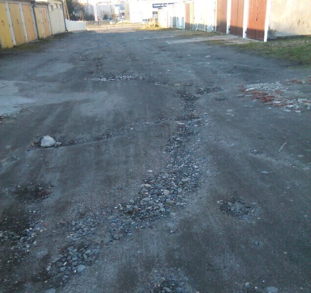 Zdjęcie 2: Błoto, dziury i prawie 500 garaży. Na Górniczej bez zmian 