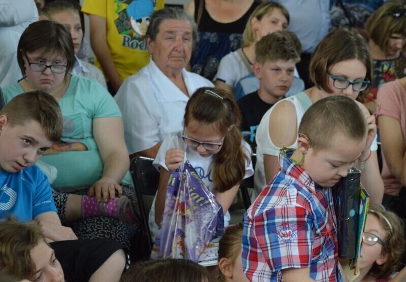 Zdjęcie 2: Pomalowali świat na całego. Dzień Dziecka w bibliotece 