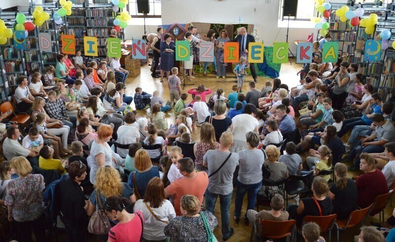 Zdjęcie 7: Pomalowali świat na całego. Dzień Dziecka w bibliotece 