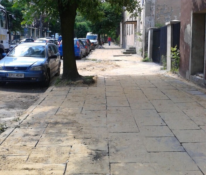 Zdjęcie 3: Remontują chodnik przy Metalplaście