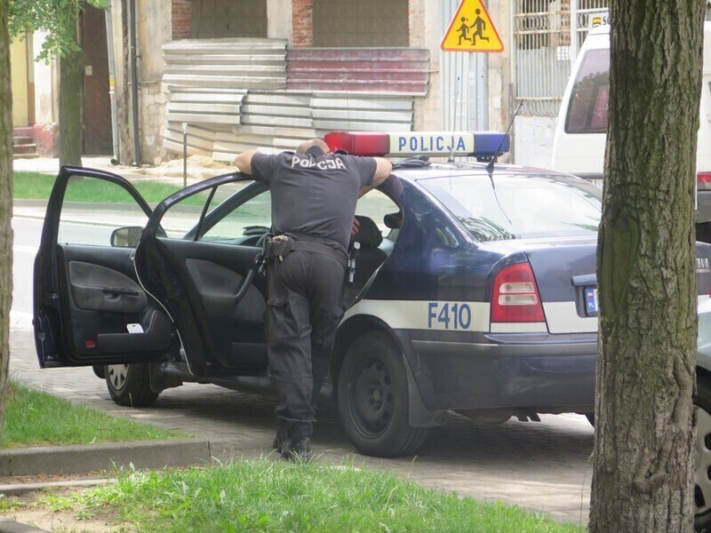 Groził siekierą i nożem. Zatrzymany przez policję