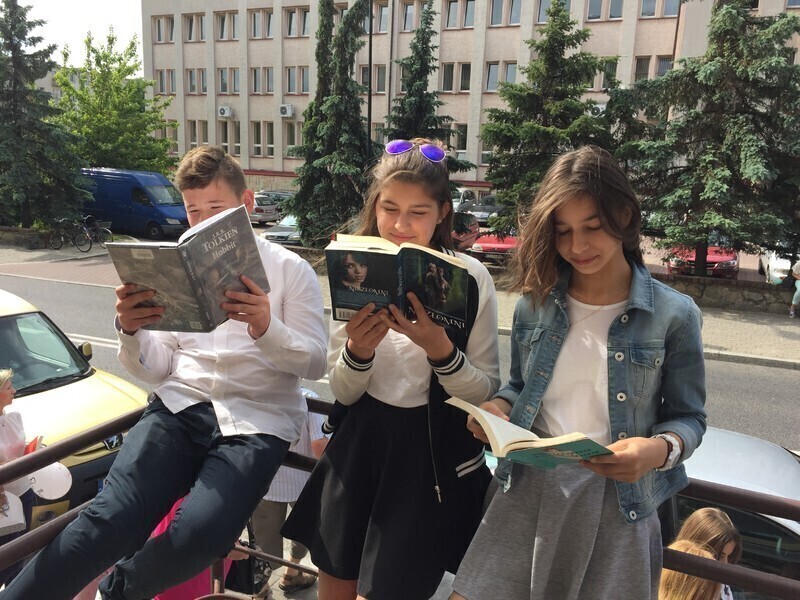 Zdjęcie 6: Czytali w pobliżu magistratu