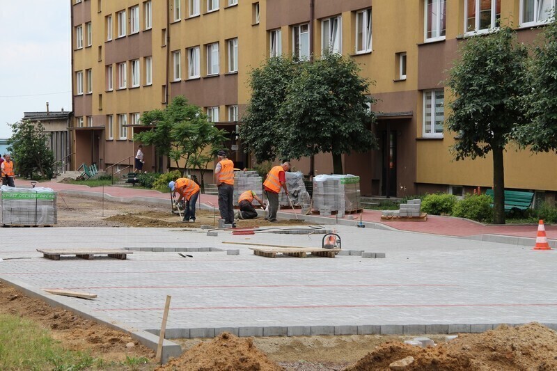 Zdjęcie 3: Trwa remont dróg i chodników na osiedlu w Woli Krzysztoporskiej