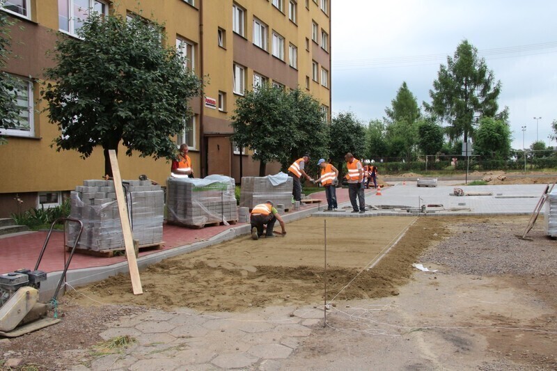 Zdjęcie 6: Trwa remont dróg i chodników na osiedlu w Woli Krzysztoporskiej