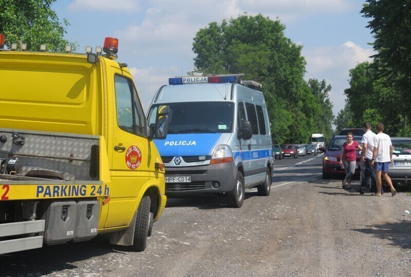 Zdjęcie 11: Wypadek na drodze między Piotrkowem a Rozprzą. Kierowca nie żyje