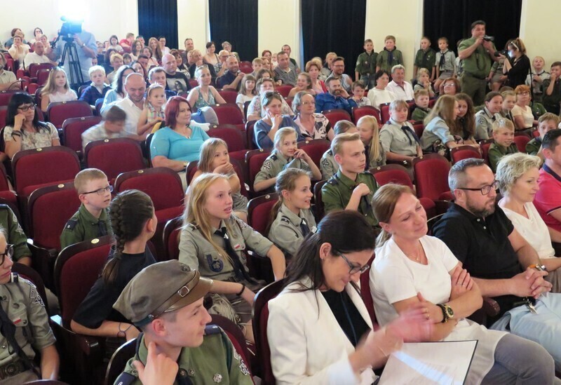 Zdjęcie 3: Licytacja rozgrzała publiczność. Wszystko dla Patryka 