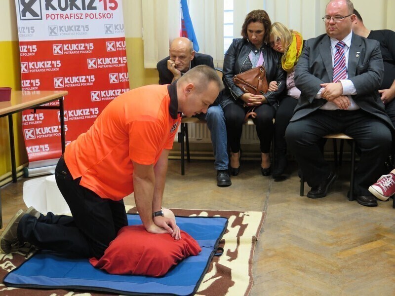 Zdjęcie 1: Kukizowcy uczyli udzielania pierwszej pomocy