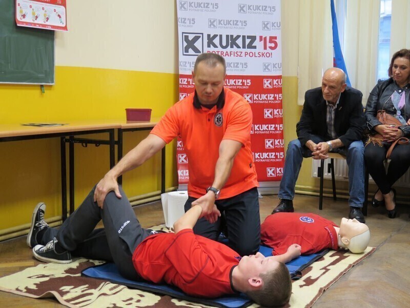 Zdjęcie 7: Kukizowcy uczyli udzielania pierwszej pomocy