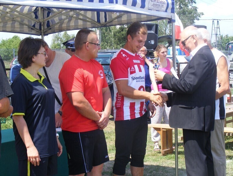 Zdjęcie 10: Krwiodawcy integrowali się na sportowo 