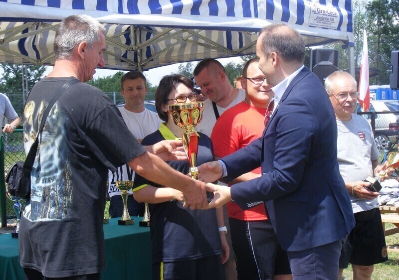 Zdjęcie 11: Krwiodawcy integrowali się na sportowo 