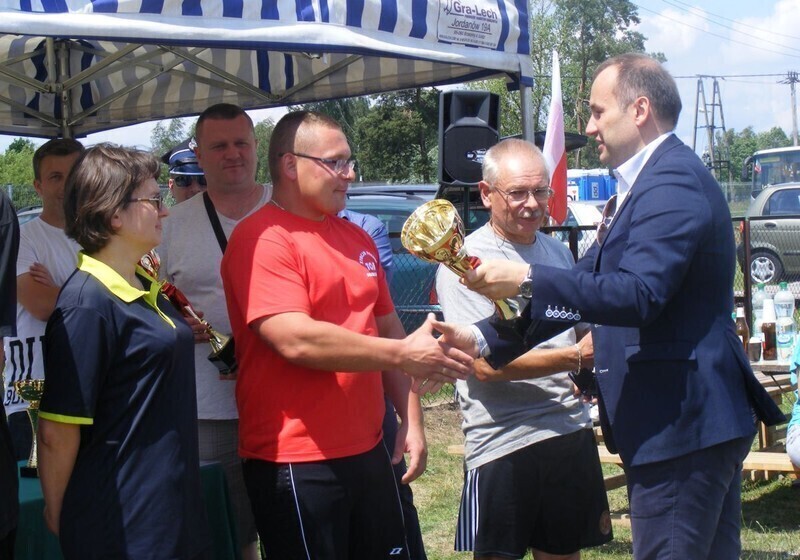 Zdjęcie 12: Krwiodawcy integrowali się na sportowo 