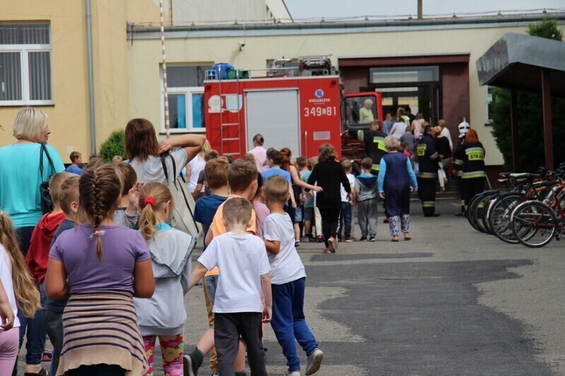 Zdjęcie 2: Ewakuowali szkołę!