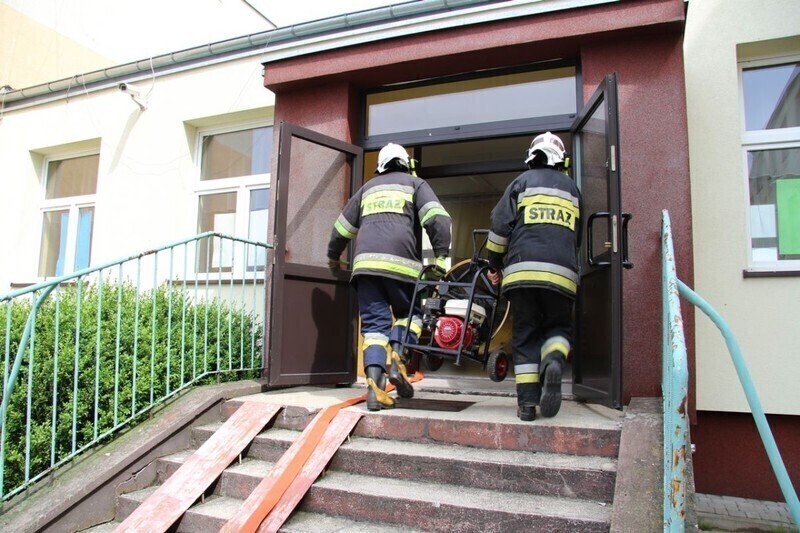 Zdjęcie 6: Ewakuowali szkołę!