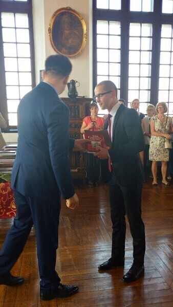 Zdjęcie 4: Najlepsi piotrkowscy uczniowie i absolwenci wyróżnieni