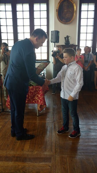 Zdjęcie 10: Najlepsi piotrkowscy uczniowie i absolwenci wyróżnieni