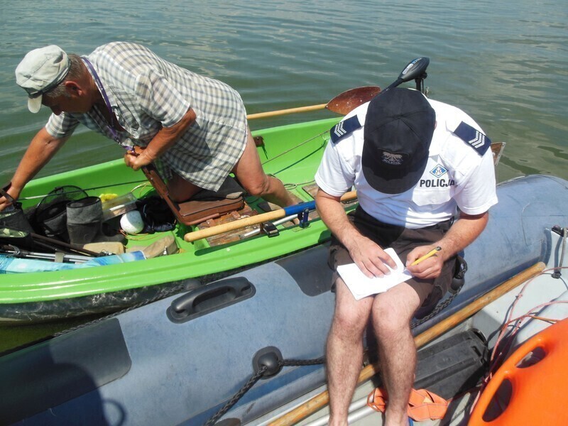 Służby czuwają na Zalewie Sulejowskim