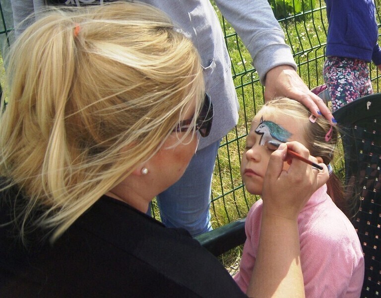 Zdjęcie 9: Zabawa na orliku. Pierwszy wakacyjny festyn już za nami 