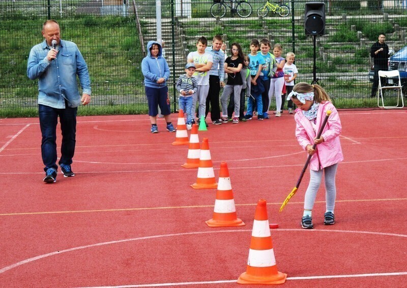 Zdjęcie 10: Zabawa na orliku. Pierwszy wakacyjny festyn już za nami 