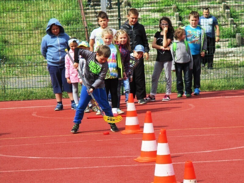 Zdjęcie 12: Zabawa na orliku. Pierwszy wakacyjny festyn już za nami 