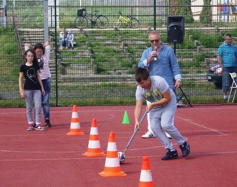 Zdjęcie 13: Zabawa na orliku. Pierwszy wakacyjny festyn już za nami 