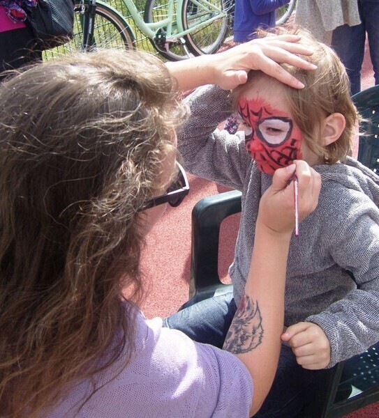 Zdjęcie 19: Zabawa na orliku. Pierwszy wakacyjny festyn już za nami 