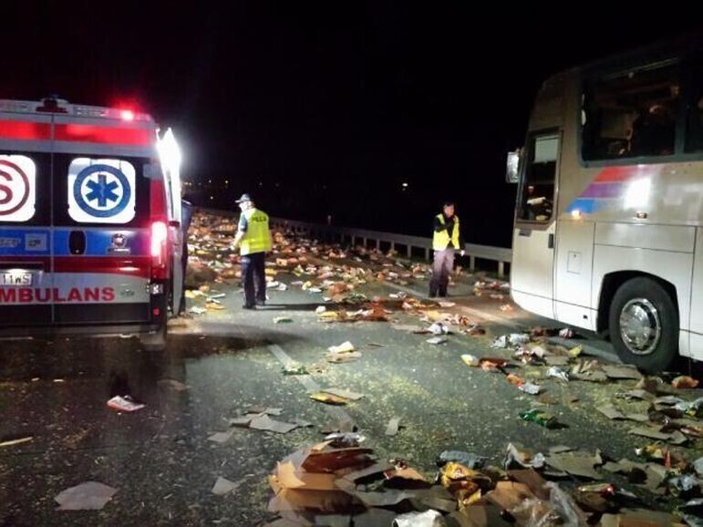 Zdjęcie 3: Wypadek na S8. W autobusie było 48 dzieci 