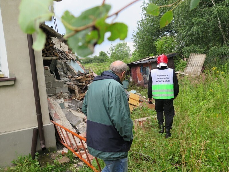 Zdjęcie 4: Wybuch gazu w Piotrkowie. Ranny 81-latek