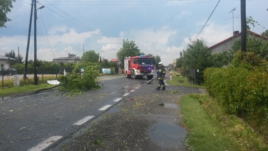 Zdjęcie 1: Nawałnica znowu  zrywała dachy 