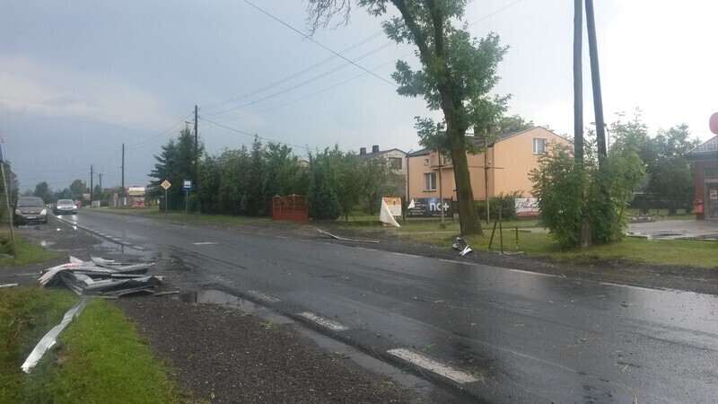 Zdjęcie 8: Nawałnica znowu  zrywała dachy 
