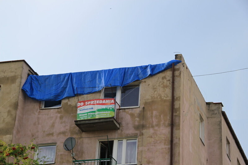 Zdjęcie 2: Najbardziej ucierpiał zabytkowy park i blok przy Dworcowej