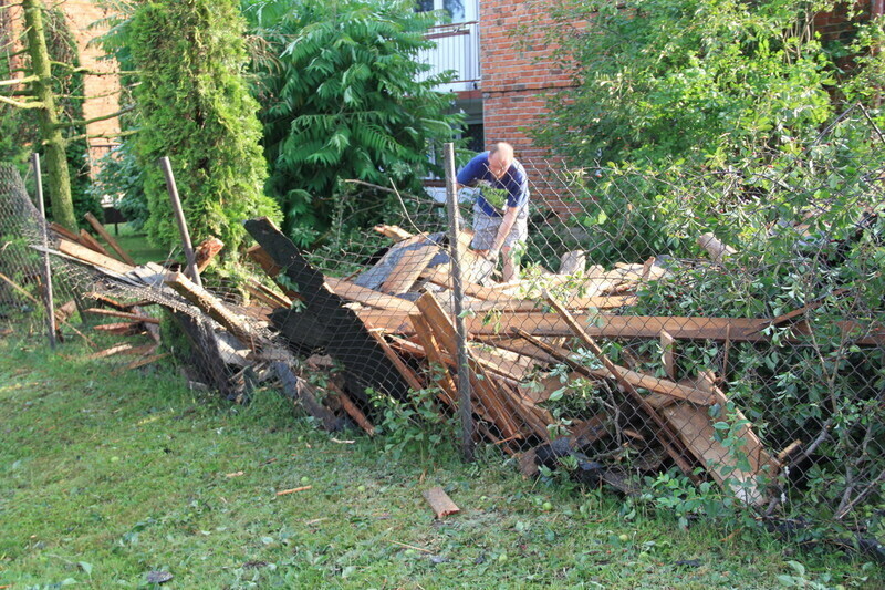 Zdjęcie 12: Najbardziej ucierpiał zabytkowy park i blok przy Dworcowej