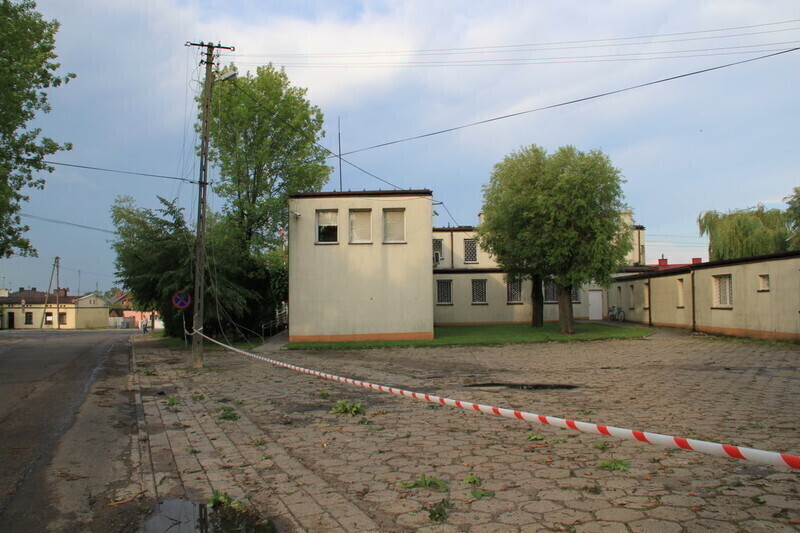 Zdjęcie 13: Najbardziej ucierpiał zabytkowy park i blok przy Dworcowej