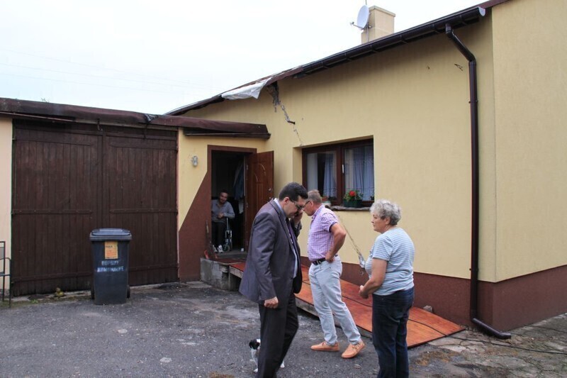 Zdjęcie 15: Najbardziej ucierpiał zabytkowy park i blok przy Dworcowej