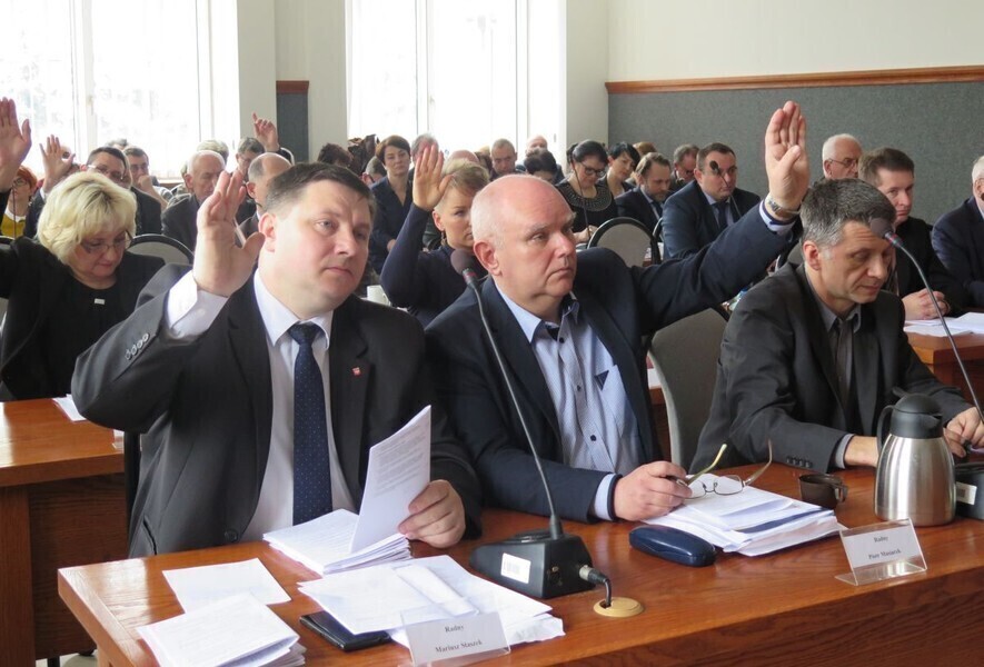 Piotrkowscy radni z dyplomami. Czy jest się czym chwalić