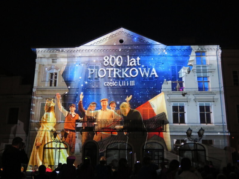 Zdjęcie 1: Niezwykłe widowisko w Rynku Trybunalskim