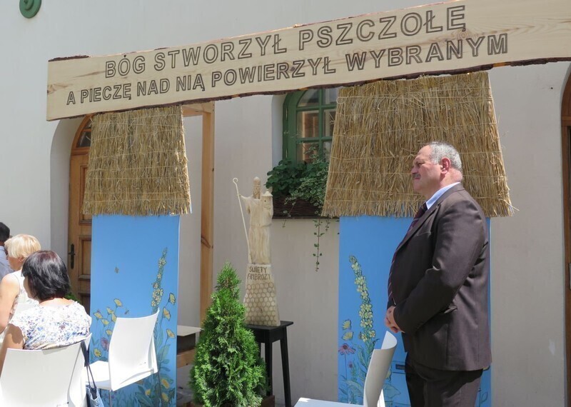 Zdjęcie 3: Bóg stworzył pszczołę