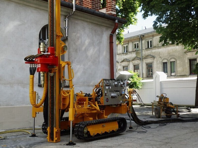 Zdjęcie 1: Fara nie będzie już pękać 