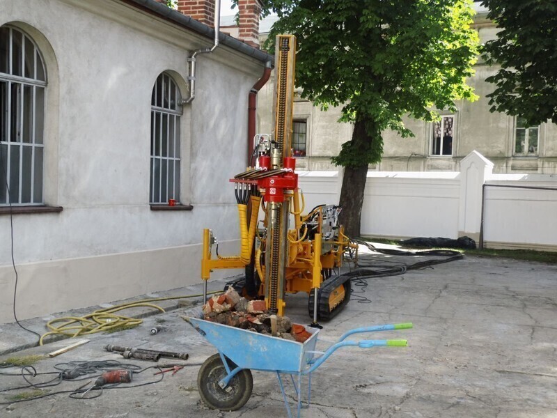 Zdjęcie 4: Fara nie będzie już pękać 