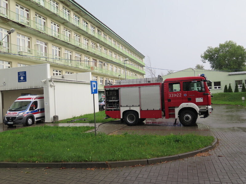 Zdjęcie 1: Po ulewie podtopiony szpital