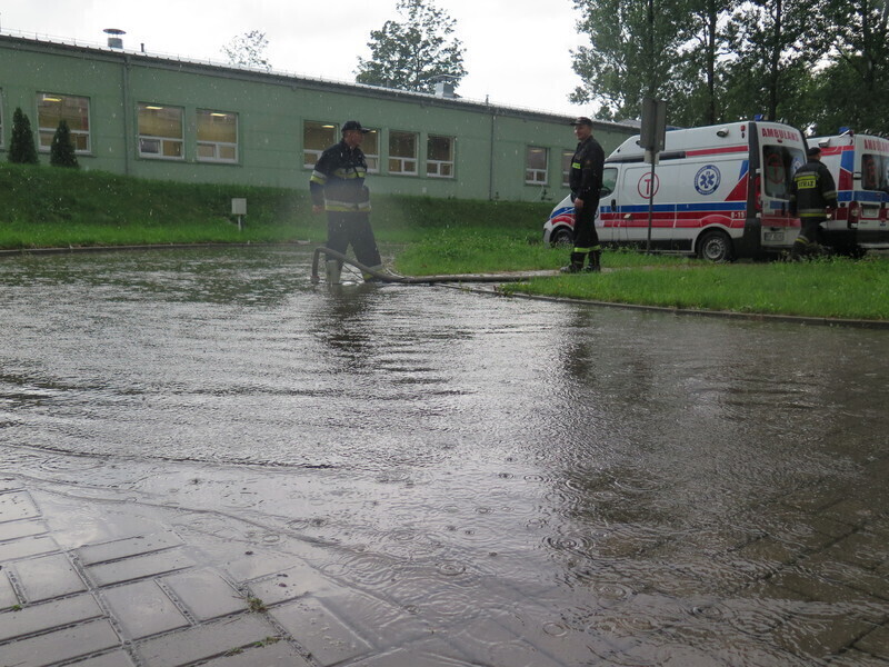 Zdjęcie 4: Po ulewie podtopiony szpital