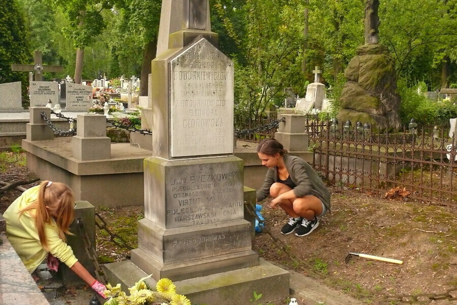Uporządkowali mogiły powstańców