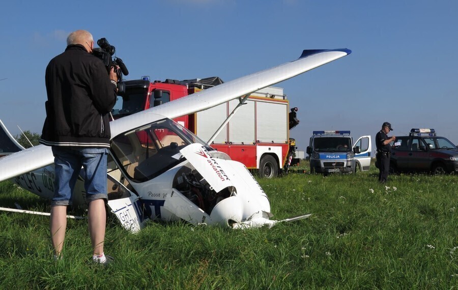 Zdjęcie 1: Spadła awionetka, dwie osoby ranne