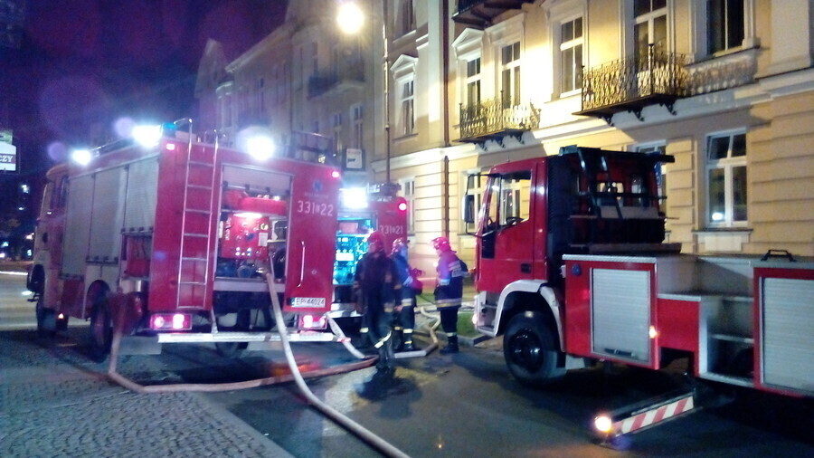 Zdjęcie 1: Pożar w kamienicy przy Dąbrowskiego
