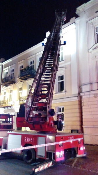 Zdjęcie 2: Pożar w kamienicy przy Dąbrowskiego