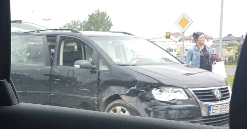 Zdjęcie 6: Stłuczka na rondzie Sulejowskim