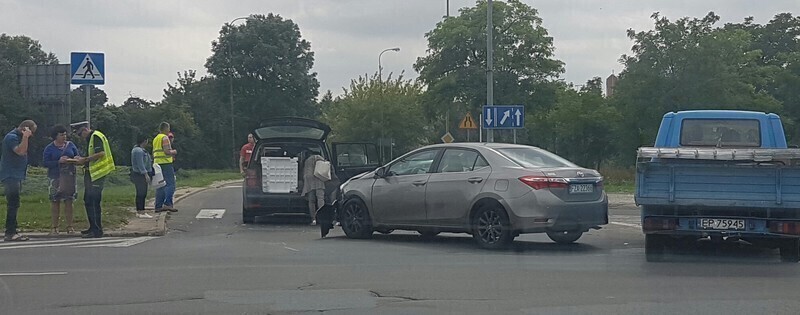 Zdjęcie 8: Stłuczka na rondzie Sulejowskim