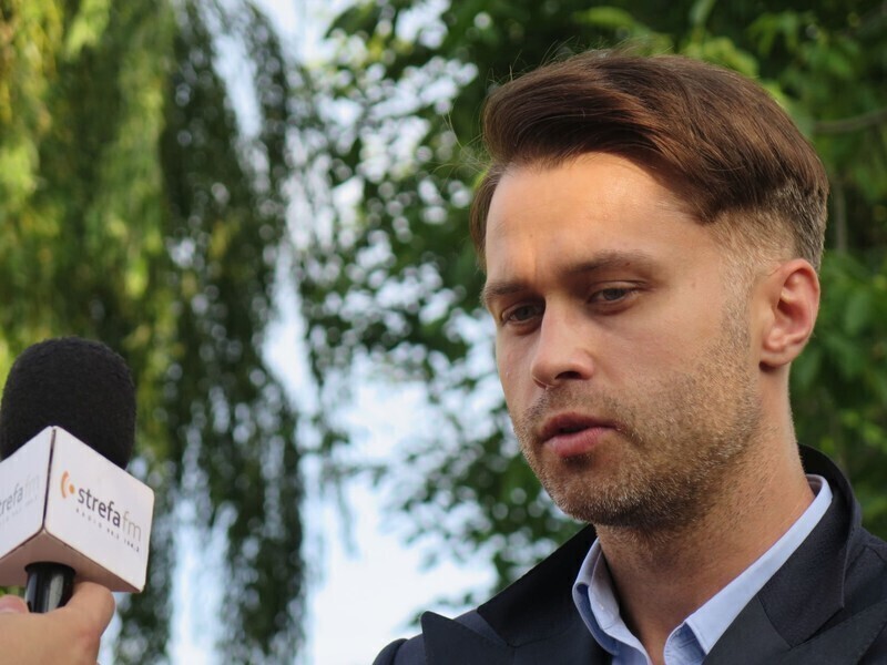 Zdjęcie 1: Wolbórz: Maciej Zakościelny w roli narratora 