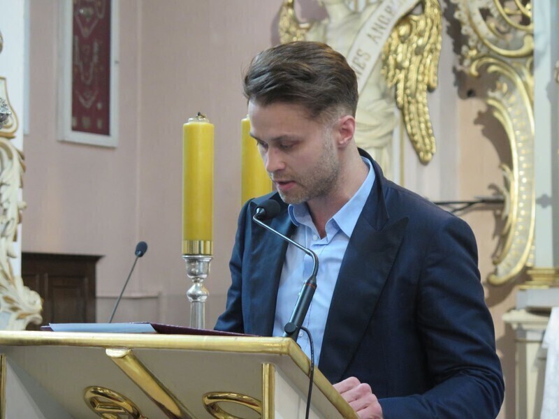 Zdjęcie 10: Wolbórz: Maciej Zakościelny w roli narratora 